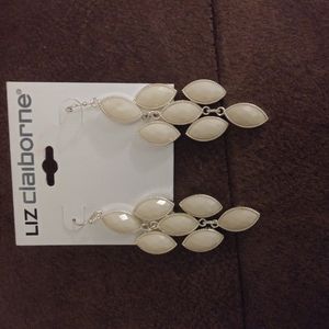 Liz earrings white